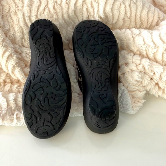 Columbia Ladies Brown Clogs. Size 7. - Picture 5 of 11